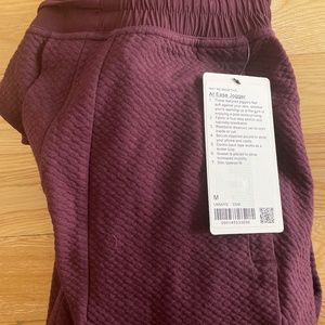 lululemon at ease jogger NWT cassis size M